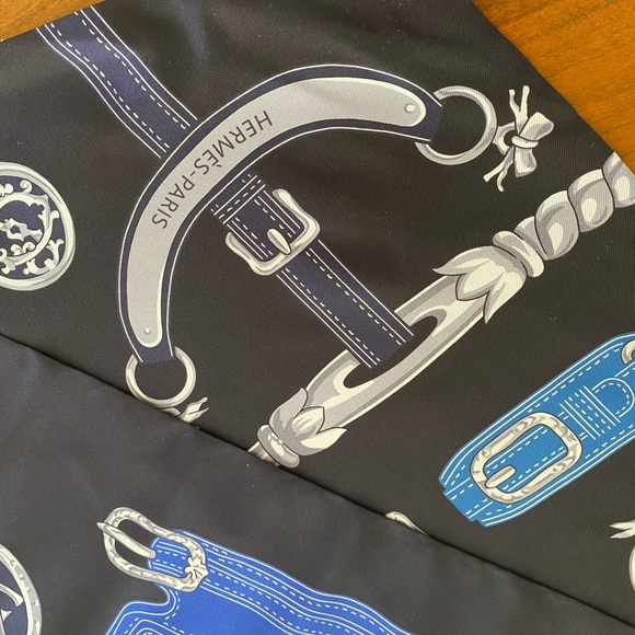 RARE and EXCLUSIVE HERMES Maxi-Twilly Scarf - Picture 6 of 16